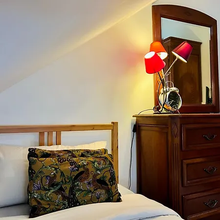 Elegant 3-bedroom Apartment *